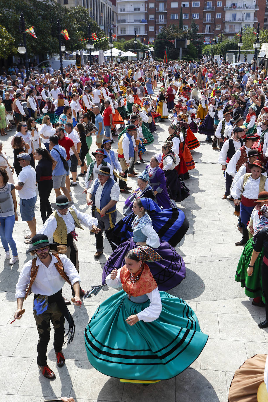 Fotos: El folclore reina en el día grande de las fiestas