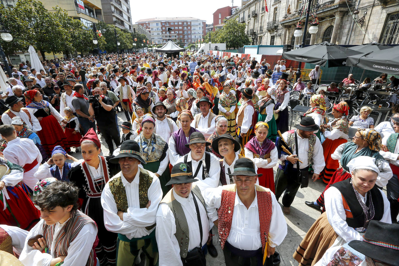 Fotos: El folclore reina en el día grande de las fiestas