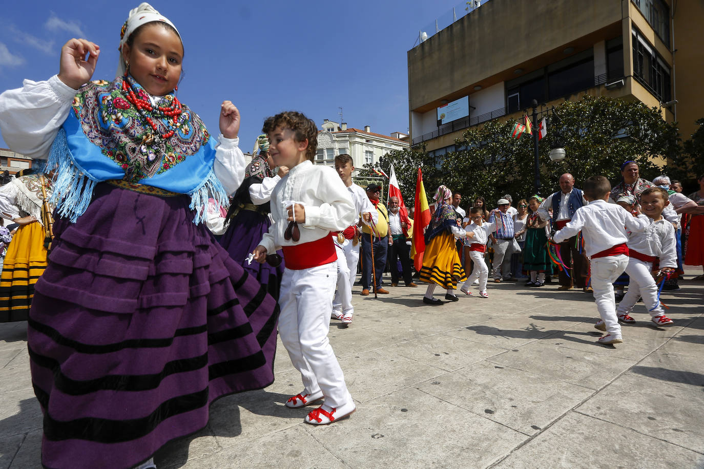 Fotos: El folclore reina en el día grande de las fiestas