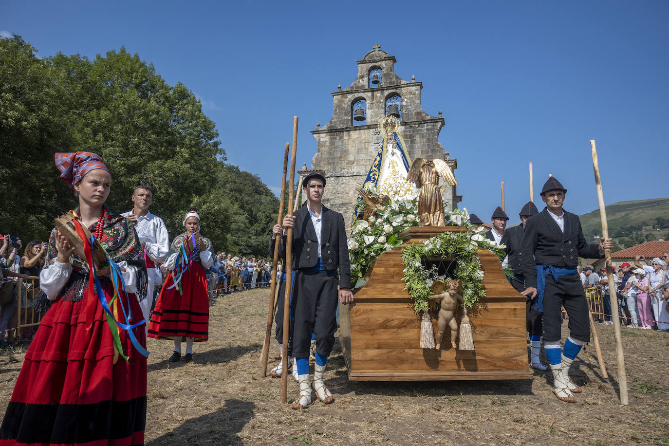 Fotos: Los pasiegos honran a la Virgen de Valvanuz