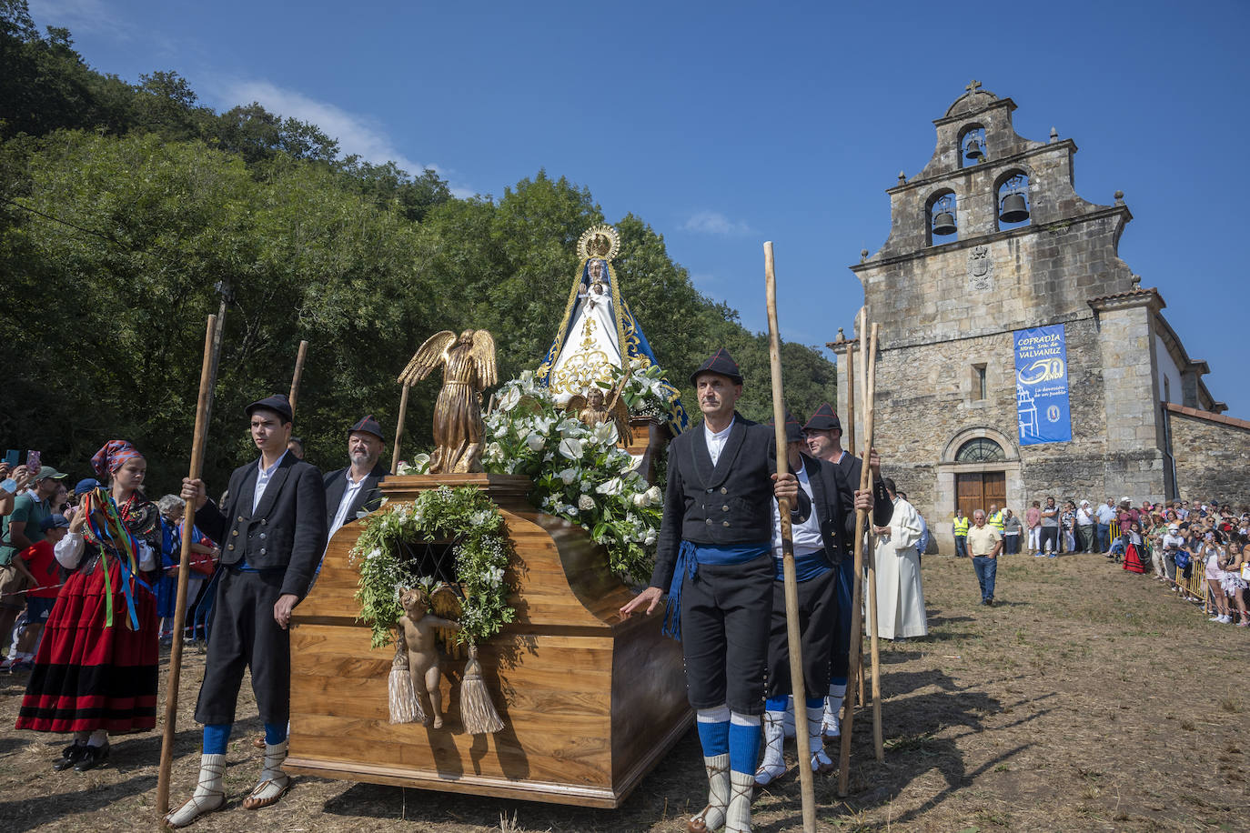 Fotos: Los pasiegos honran a la Virgen de Valvanuz