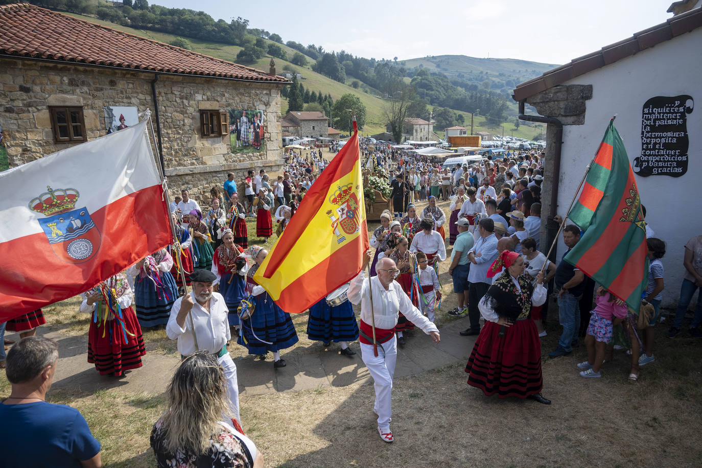 Fotos: Los pasiegos honran a la Virgen de Valvanuz