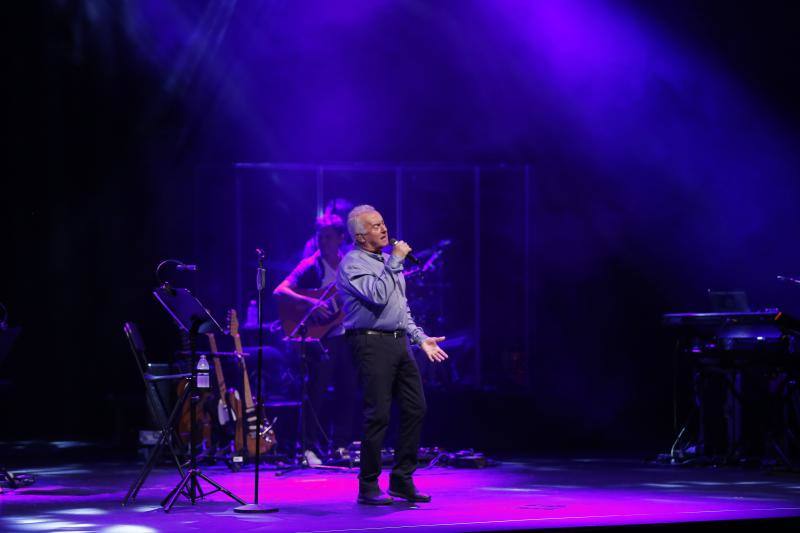 Fotos: Imágenes del concierto de Víctor Manuel en el Teatro Concha Espina