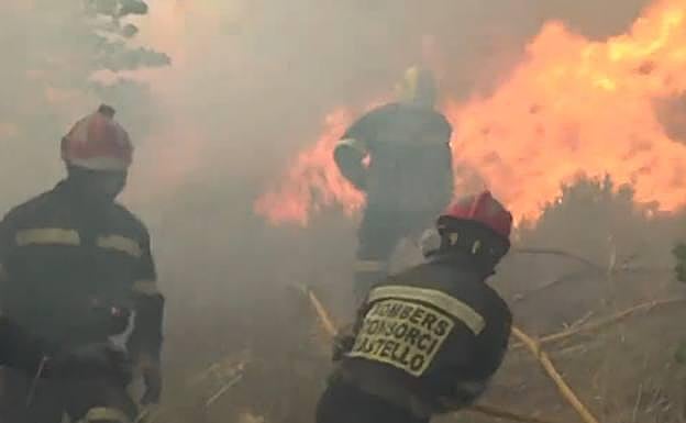 Al menos 20 heridos, tres graves, al escapar de un tren cercado por el fuego en Castellón