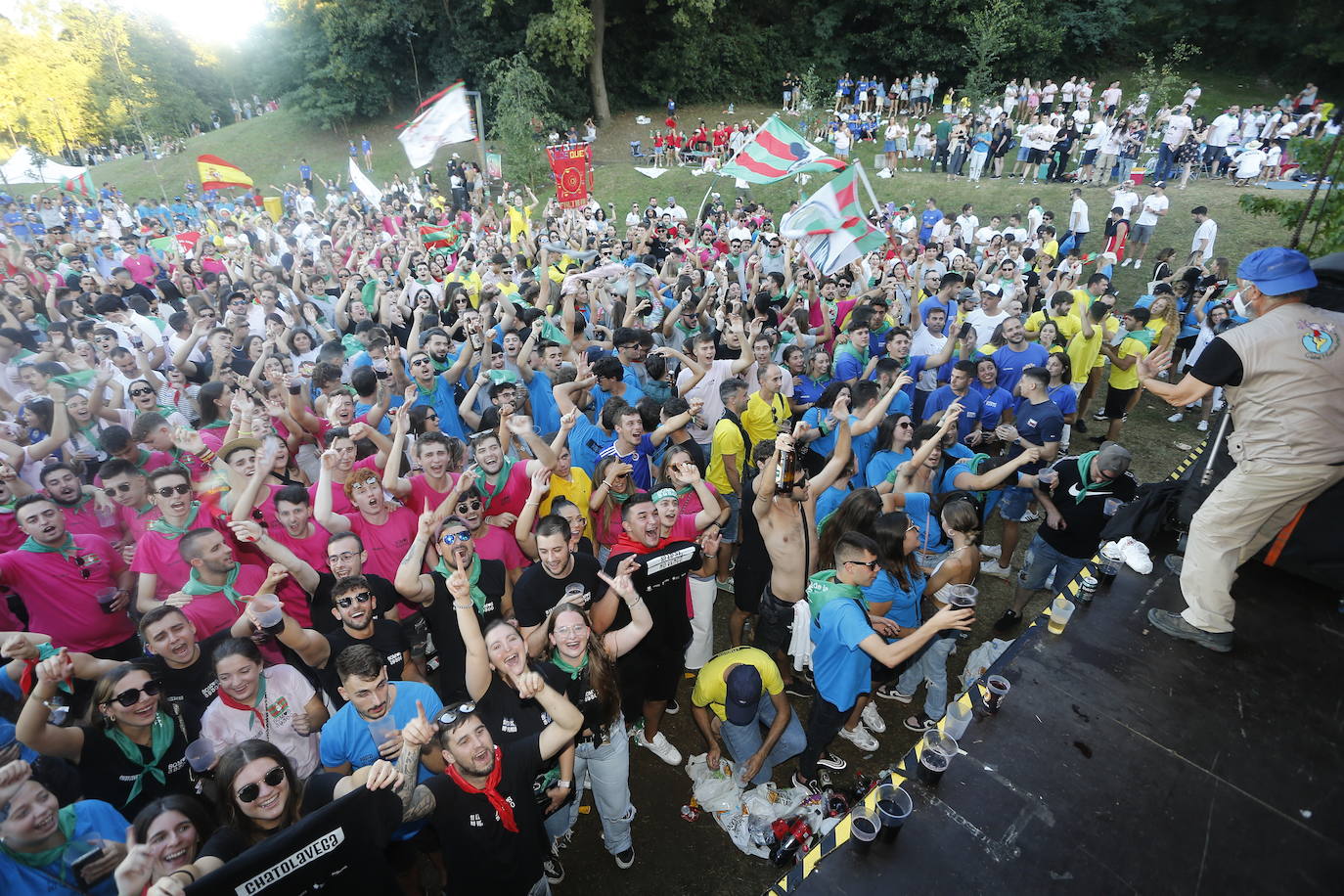 Fotos: El Día de las Peñas lleva la fiesta al Parque de Miravalles