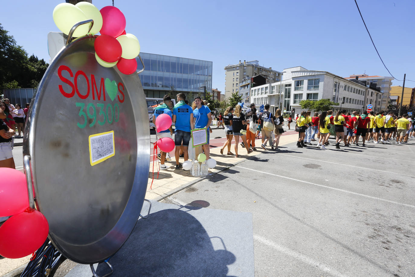 Fotos: El Día de las Peñas lleva la fiesta al Parque de Miravalles