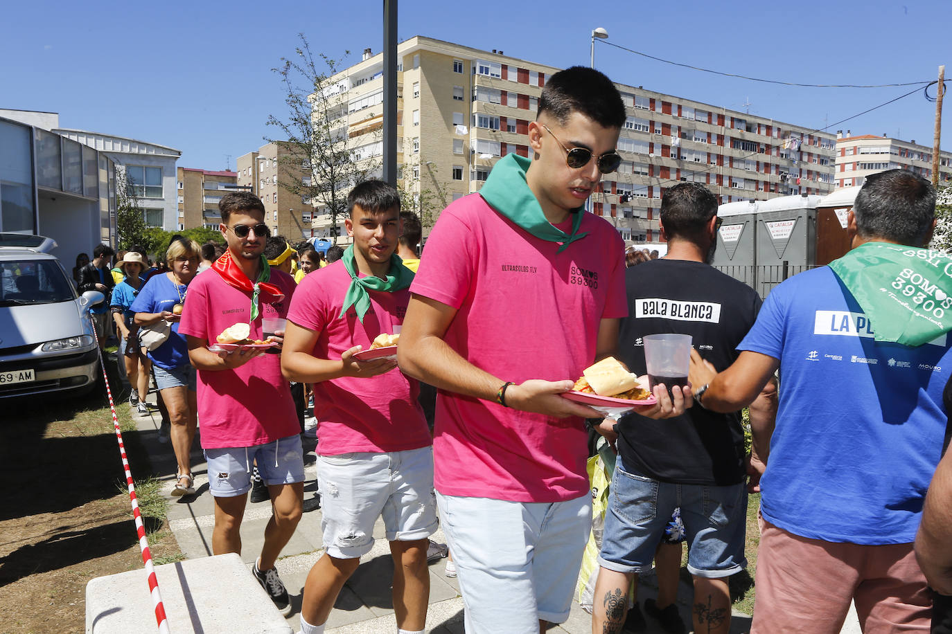 Fotos: El Día de las Peñas lleva la fiesta al Parque de Miravalles