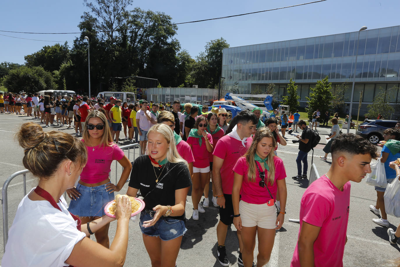 Fotos: El Día de las Peñas lleva la fiesta al Parque de Miravalles