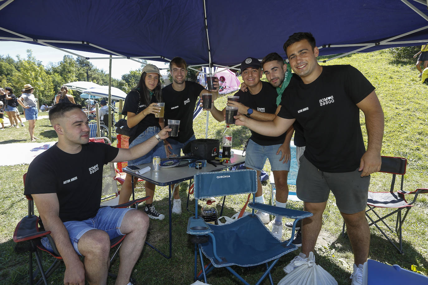 Fotos: El Día de las Peñas lleva la fiesta al Parque de Miravalles