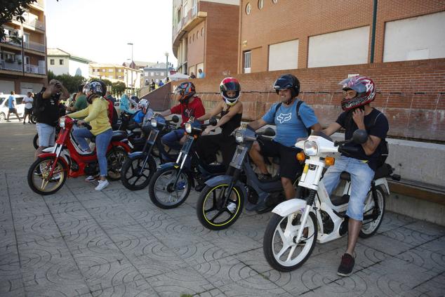 Participantes en la salida en moto por los alrededores de la ciudad