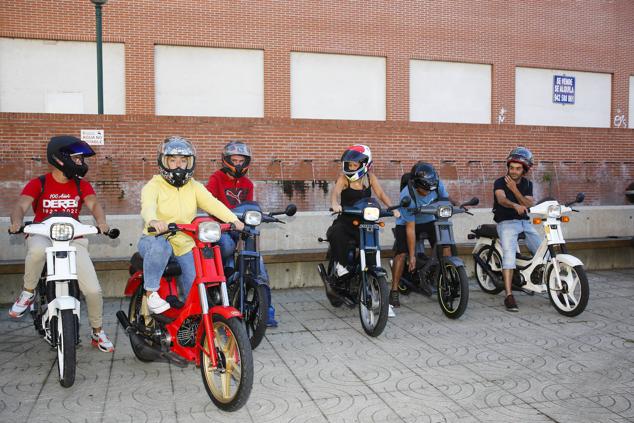 Participantes en la salida en moto por los alrededores de la ciudad