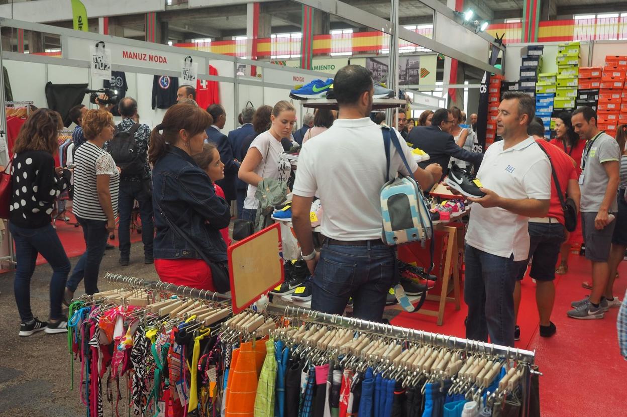 La Feria del Stock de Torrelavega congrega cada año a miles de personas. 