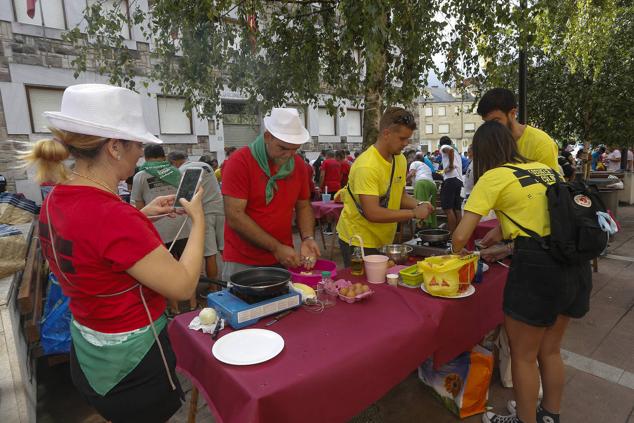 Los torrelaveguenses se echaron a la calle para la competición de las tortillas