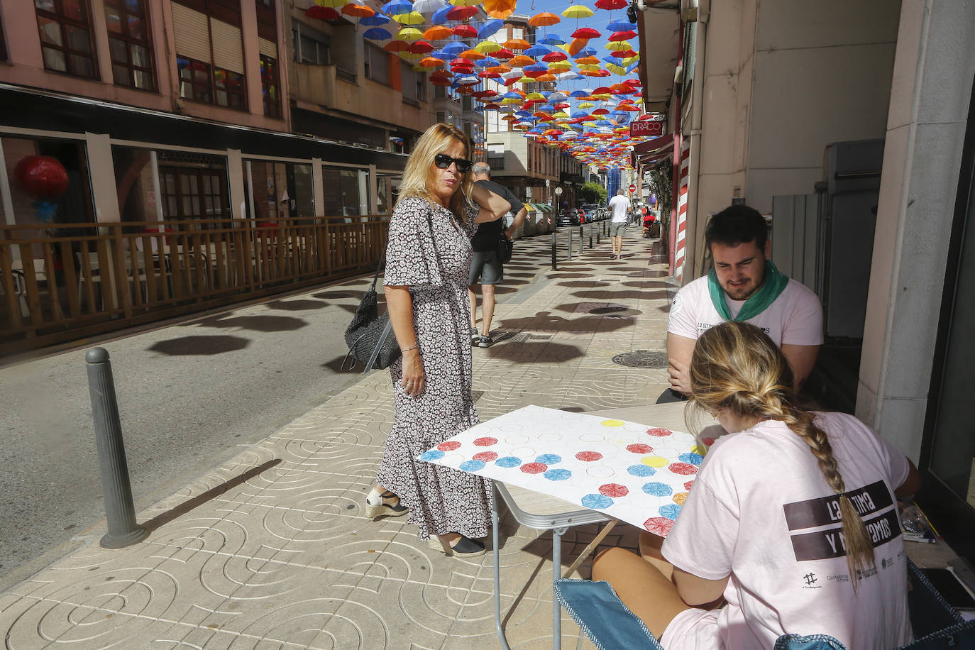 Fotos: Las mejores imágenes del concurso de pintura de las peñas en Torrelavega