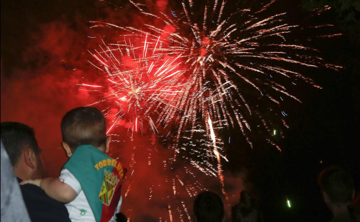 Los fuegos artificiales iluminan la última noche de La Patrona