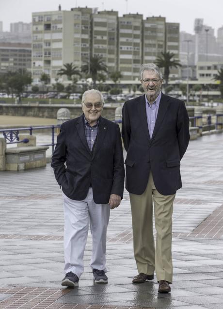 Imagen - Imagen de 2017 de Justo de las Cuevas (Bárcena de Pie de Concha, 1931) y Jaime Blanco (Santander, 1944), diputados de UCD y PSOE, respectivamente de la legislatura constituyente (1977).