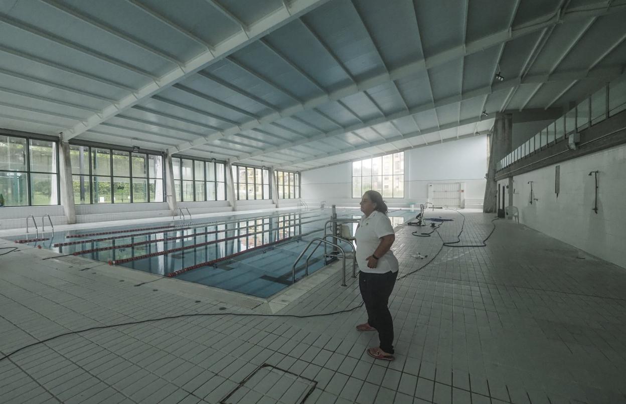 Interior de las piscinas del complejo deportivo de Sarón después de haber concluido las mejoras. 