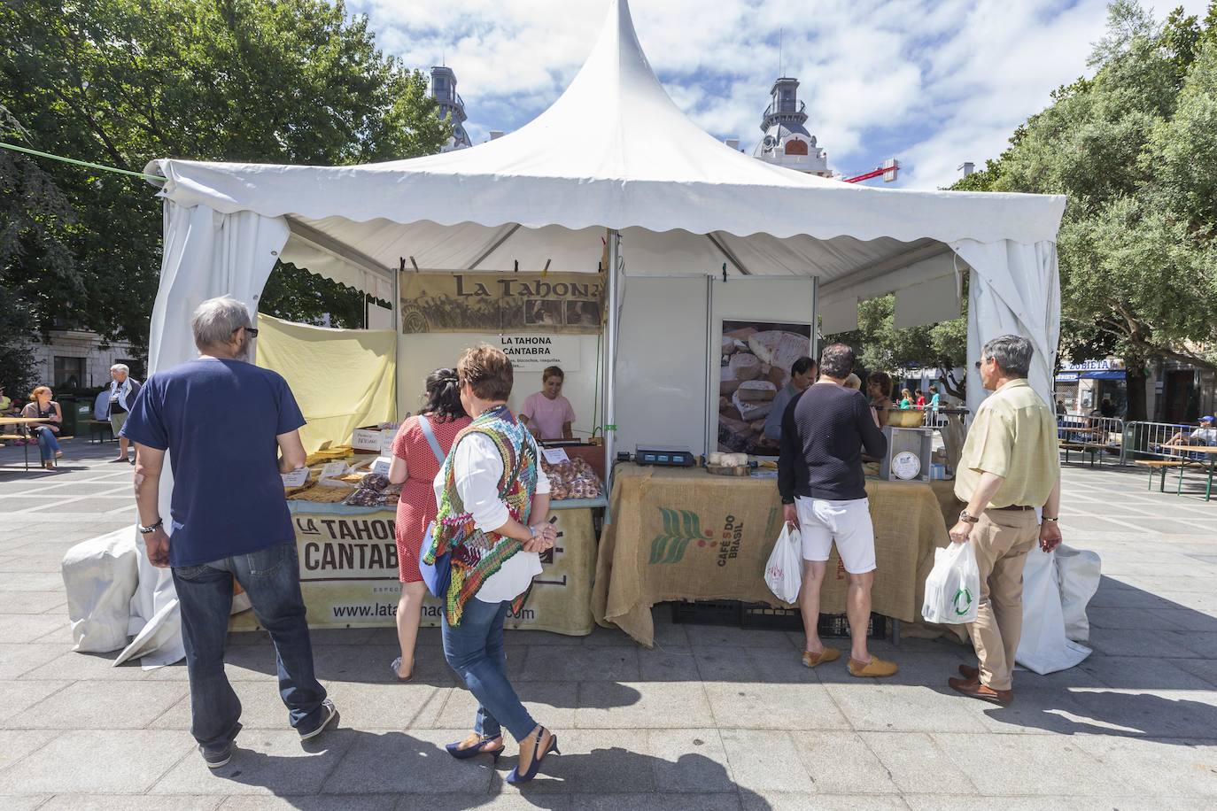 I Festival de Productores de Cantabria en la plaza de Pombo