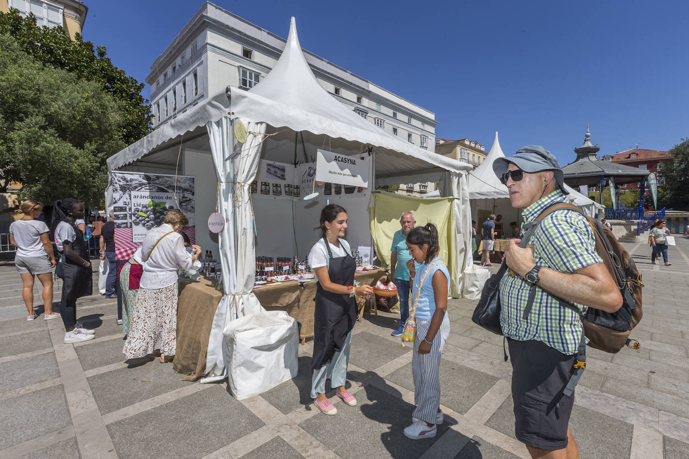 I Festival de Productores de Cantabria en la plaza de Pombo