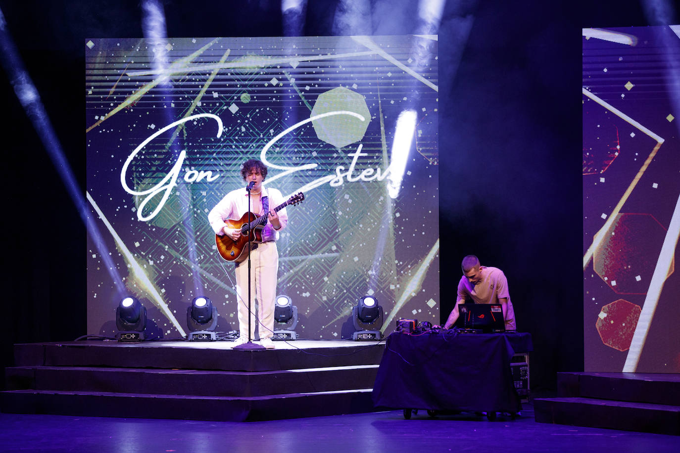 La joven de 18 años, Marina Edilla, releva a María Pardo al coronarse como 'Miss Grand Cantabria 2022' en un evento multitudinario celebrado en el Teatro Municipal Concha Espina de Torrelavega. Miss Ribamontán al Monte, que había sido ya la más exitosa de las 27 candidatas en las redes sociales del concurso, representará a Cantabria en 'Miss Grand España 2023'. Edilla fue la preferida del jurado por delante de Miss Torrelavega y Miss El Alisal, que terminaron el certamen como finalistas.