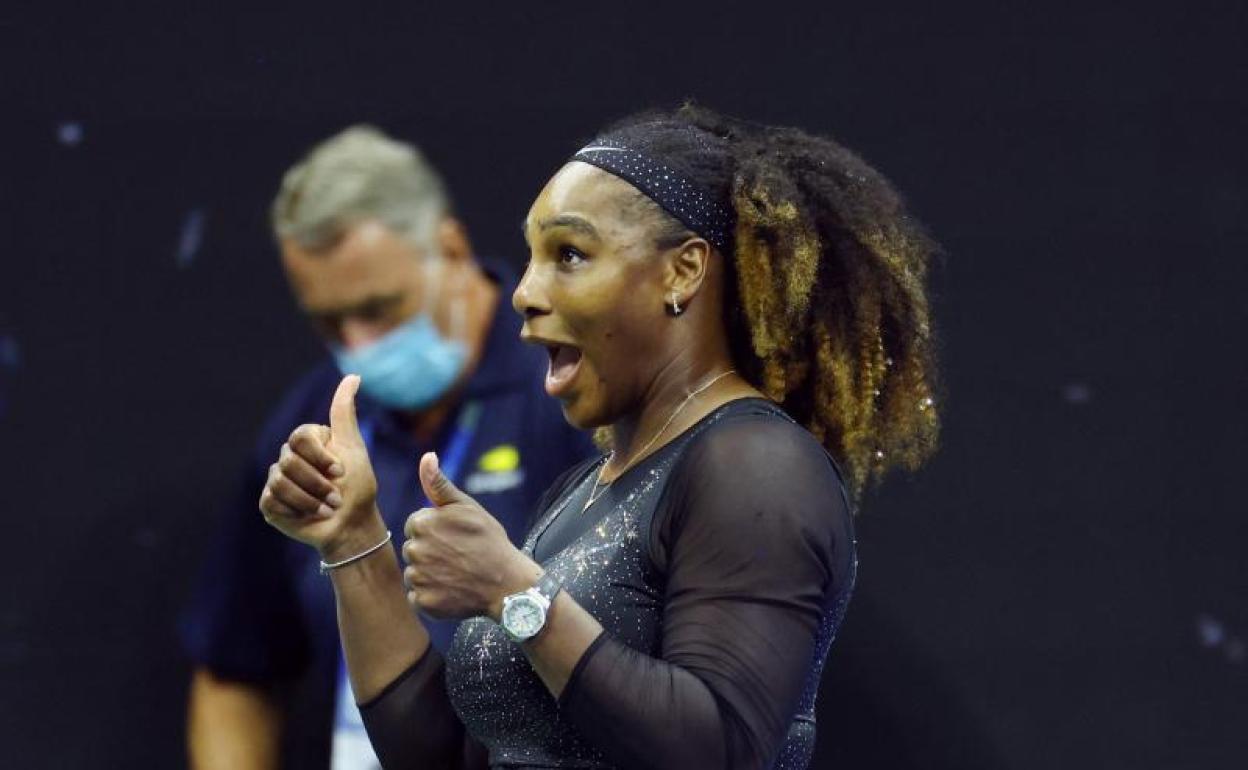 Serena Williams celebra ganar su partido de primera ronda contra Danka Kovinic.