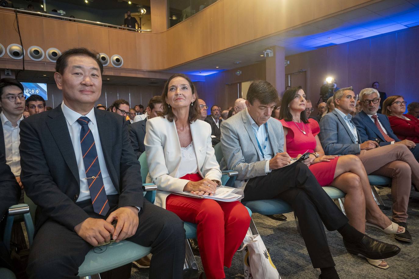 La ministra de Industria, Comercio y Turismo, Reyes Maroto, ha realizado la apertura institucional del 36º Encuentro de la Economía Digital y las Telecomunicaciones de Ametic de la UIMP