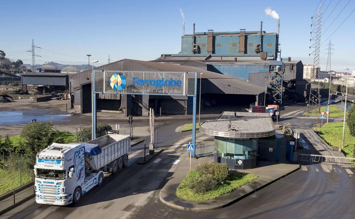 Instalaciones de la factoría de Ferroatlántica, empresa del Grupo Ferroglobe, en Boo de Guarnizo.