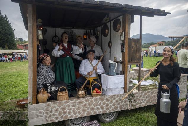 Lloreda de Cayón se volcó con su tradicional fiesta de carrozas