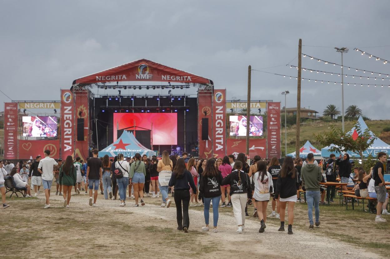 Más de 18.000 personas acudieron al recinto de Virgen del Mar en la primera edición del Negrita Music Festival. 