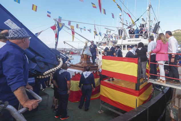 Santoñeses y visitantes participan con devoción en todos los actos festivos