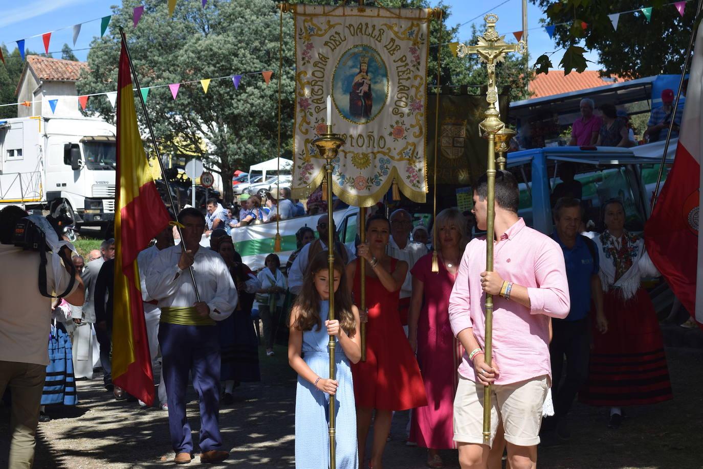 Fotos: Piélagos se vuelca con la Virgen de Valencia