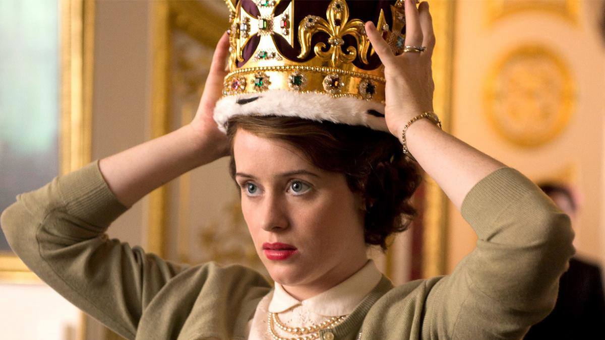 Claire Foy como Isabel II en su juventud. 