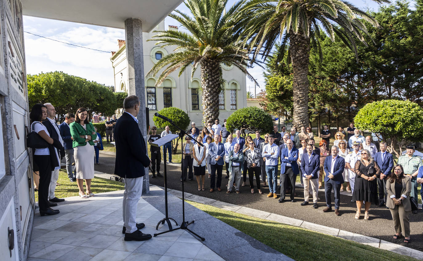 Fotos: Los restos de Mario Camus descansan en el Panteón de Ilustres de Ciriego