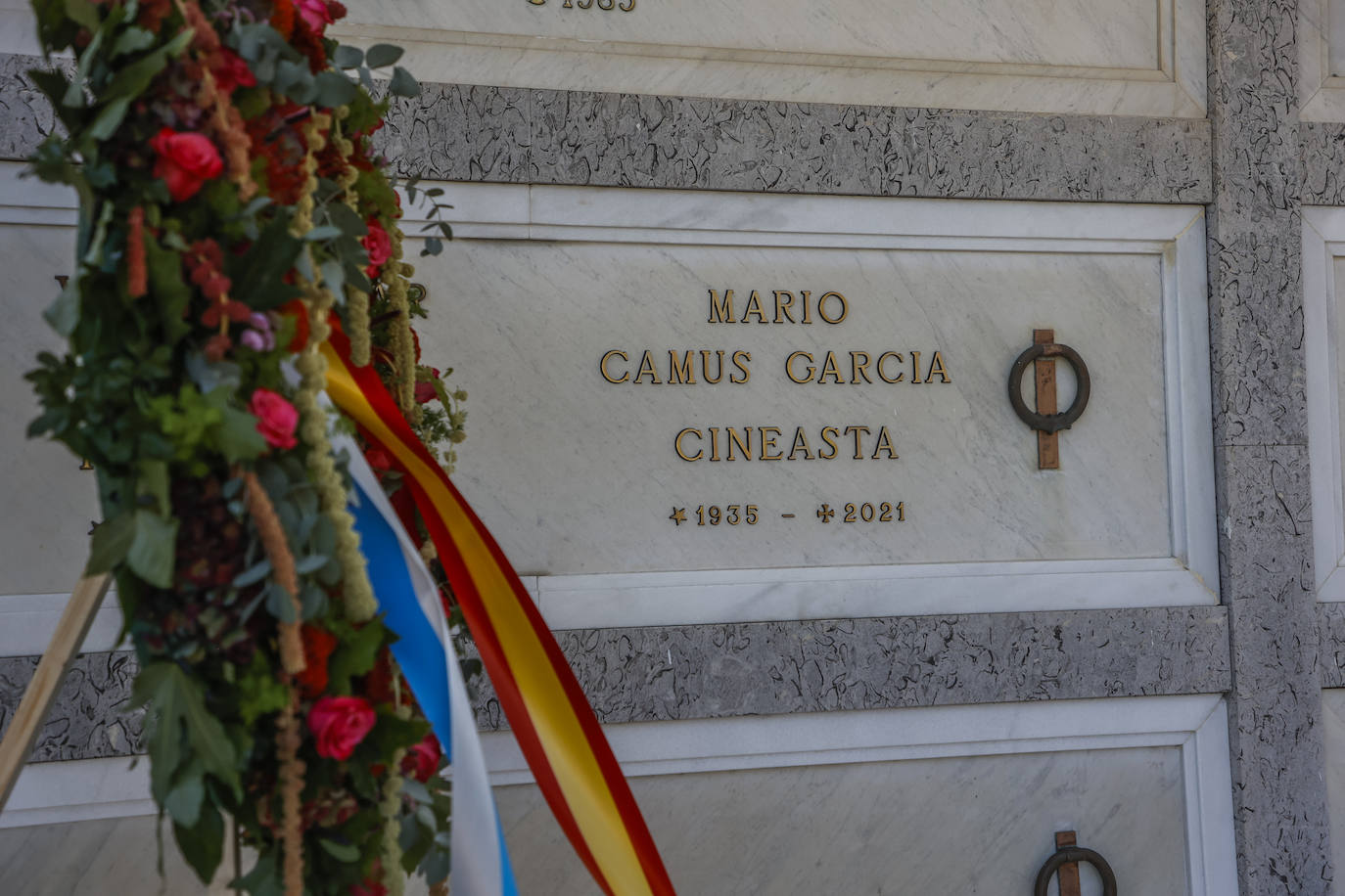 Fotos: Los restos de Mario Camus descansan en el Panteón de Ilustres de Ciriego