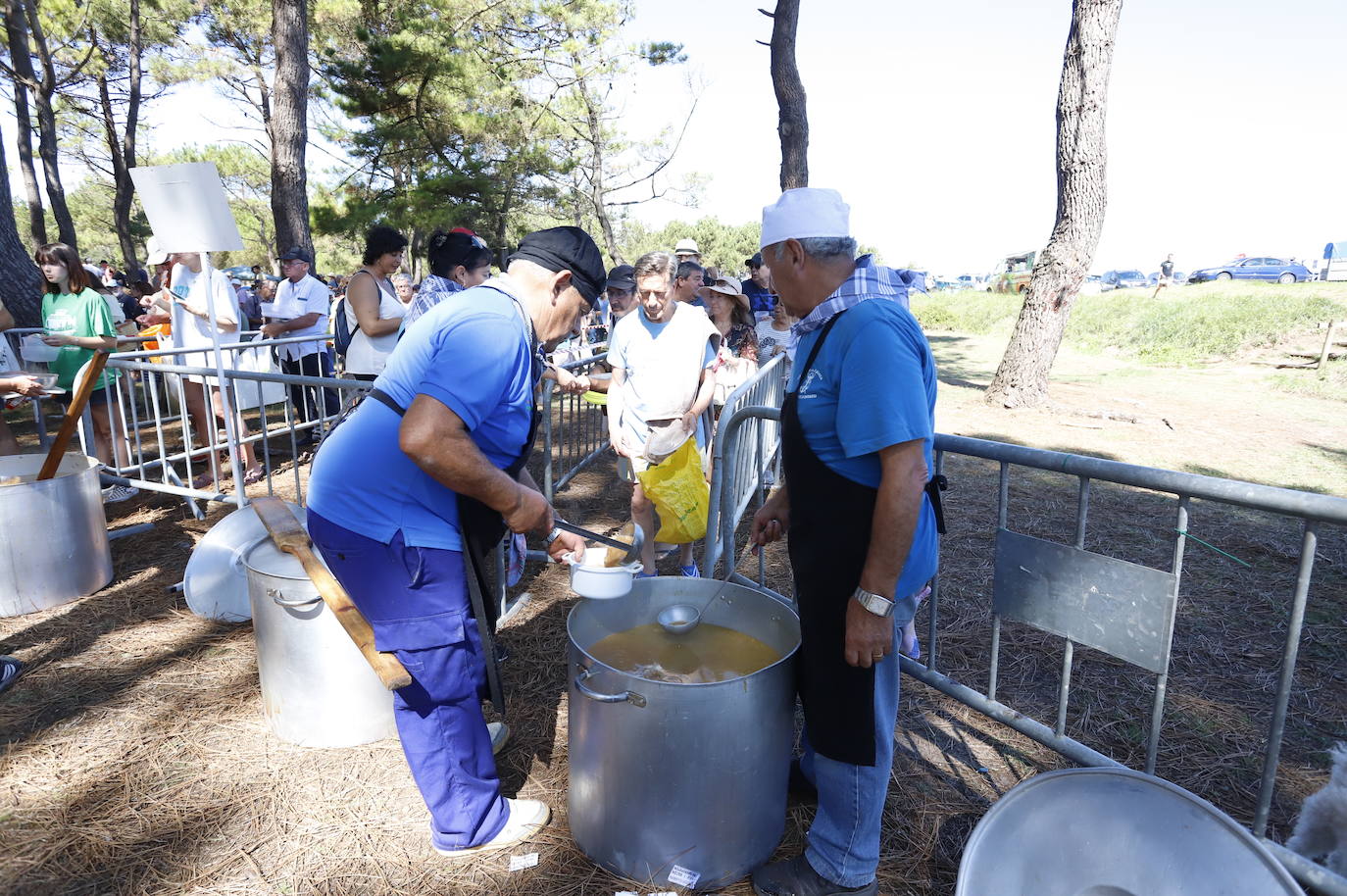 Fotos: 5.000 raciones de Sorropotún en San Vicecente