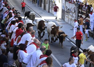 Imagen secundaria 1 - Soñador pone el suspense en los encierros de Ampuero