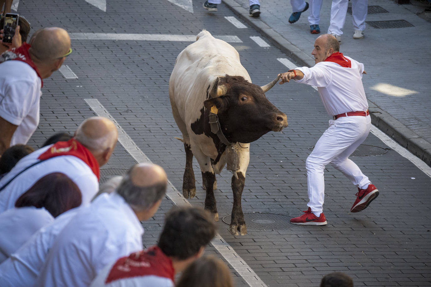 Fotos: Emocionante tercer encierro de las Fiestas de Ampuero