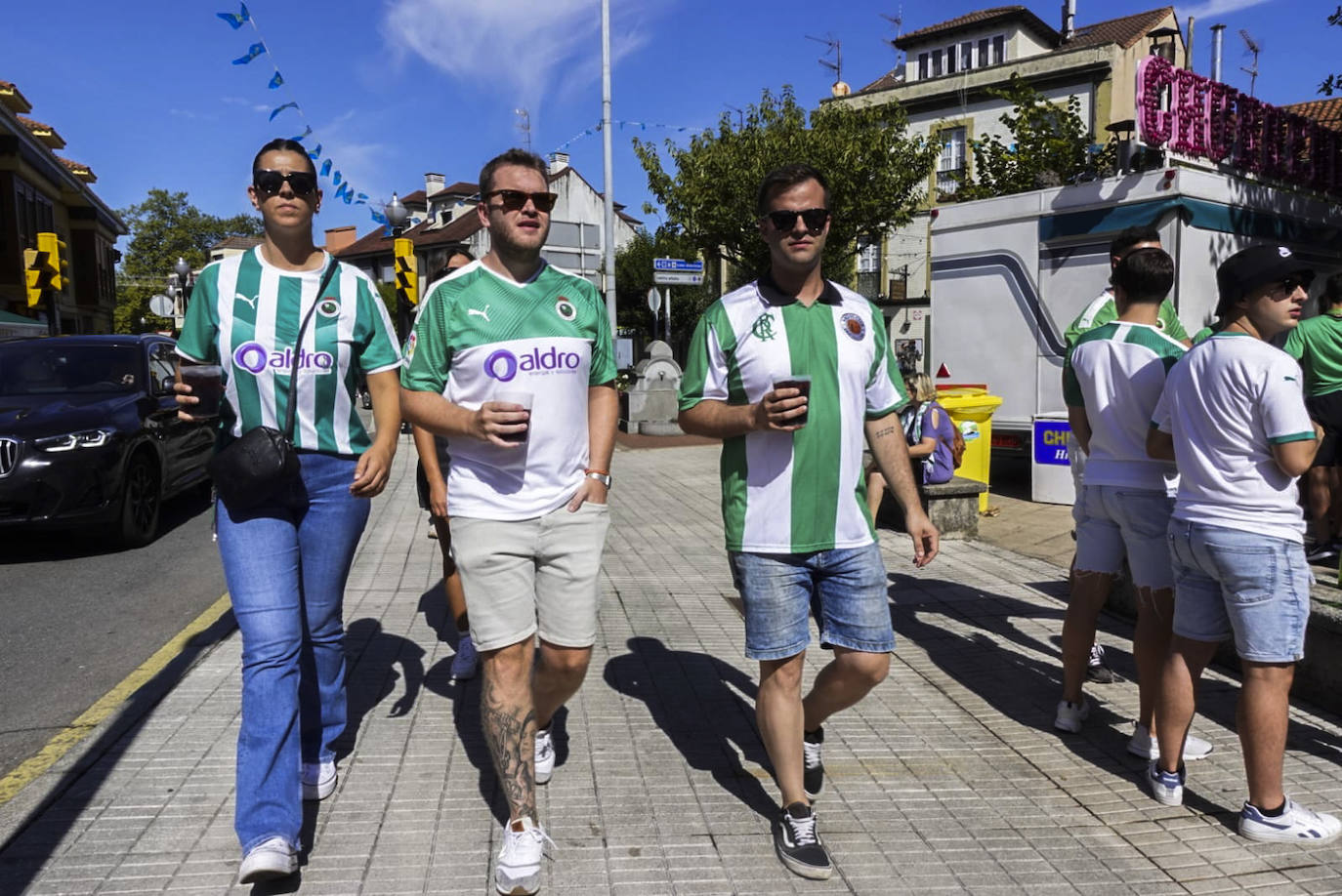 Fotos: Gran ambiente verdiblanco por las calles de Gijón