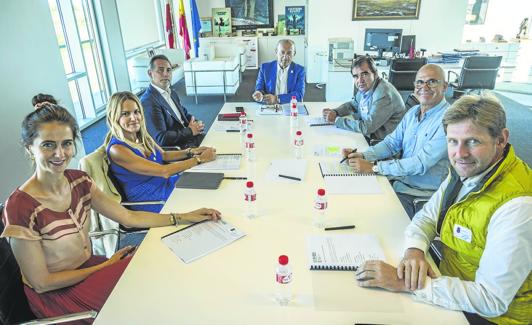 De izq. a dcha. Marta Mena, Gema Coria, Óscar Sánchez, Francisco Javier López Marcano, Ignacio Pérez, Pedro López y Manuel Redondo.