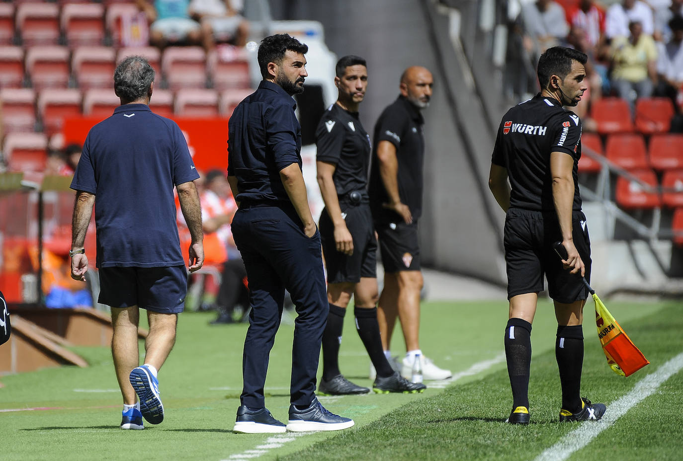 Fotos: Imágenes del partido Sporting-Racing en El Molinón