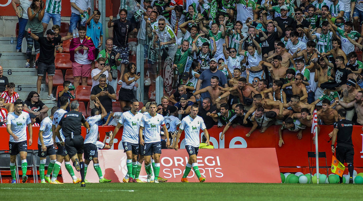 Fotos: Imágenes del partido Sporting-Racing en El Molinón