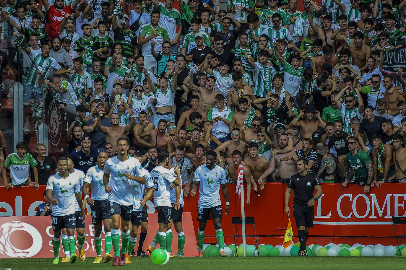 Fotos: Imágenes del partido Sporting-Racing en El Molinón