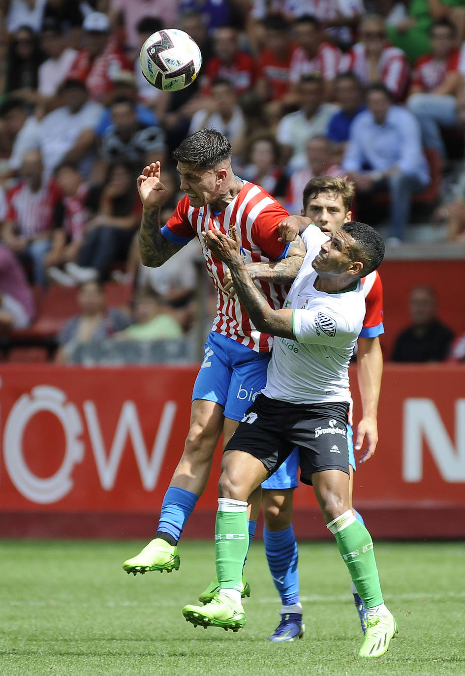 Fotos: Imágenes del partido Sporting-Racing en El Molinón