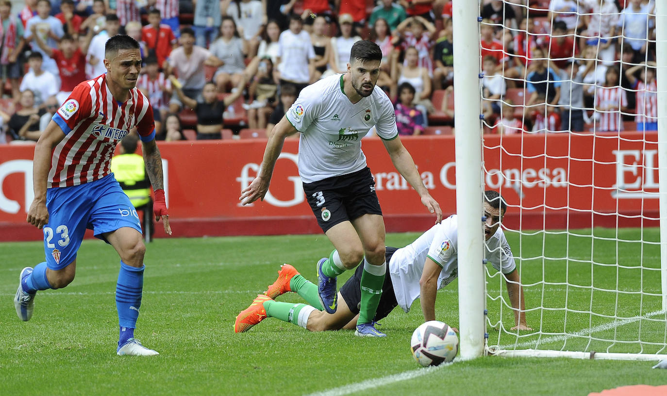 Fotos: Imágenes del partido Sporting-Racing en El Molinón