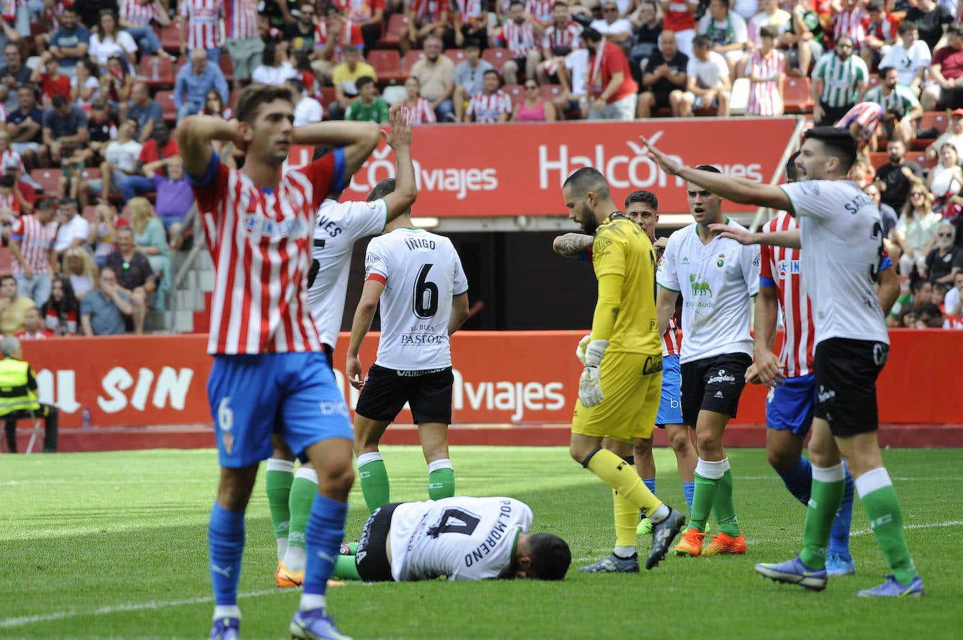 Fotos: Imágenes del partido Sporting-Racing en El Molinón