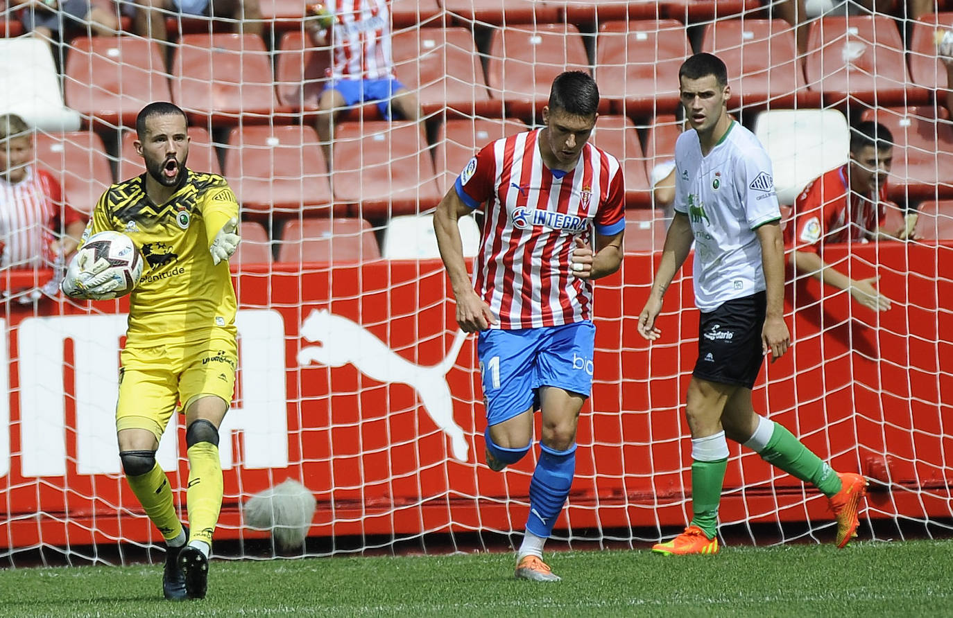 Fotos: Imágenes del partido Sporting-Racing en El Molinón