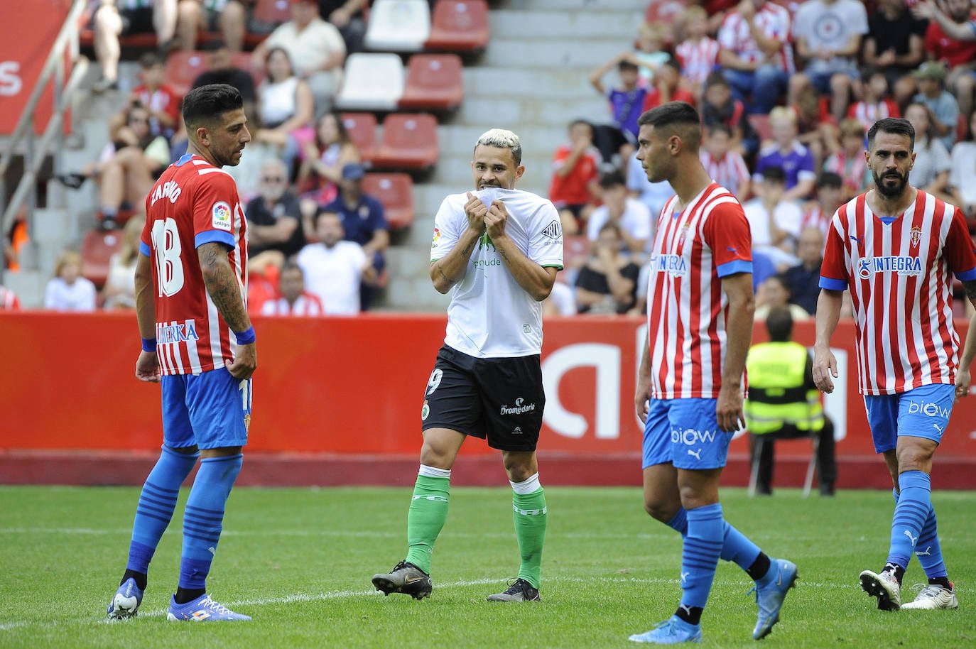 Fotos: Imágenes del partido Sporting-Racing en El Molinón