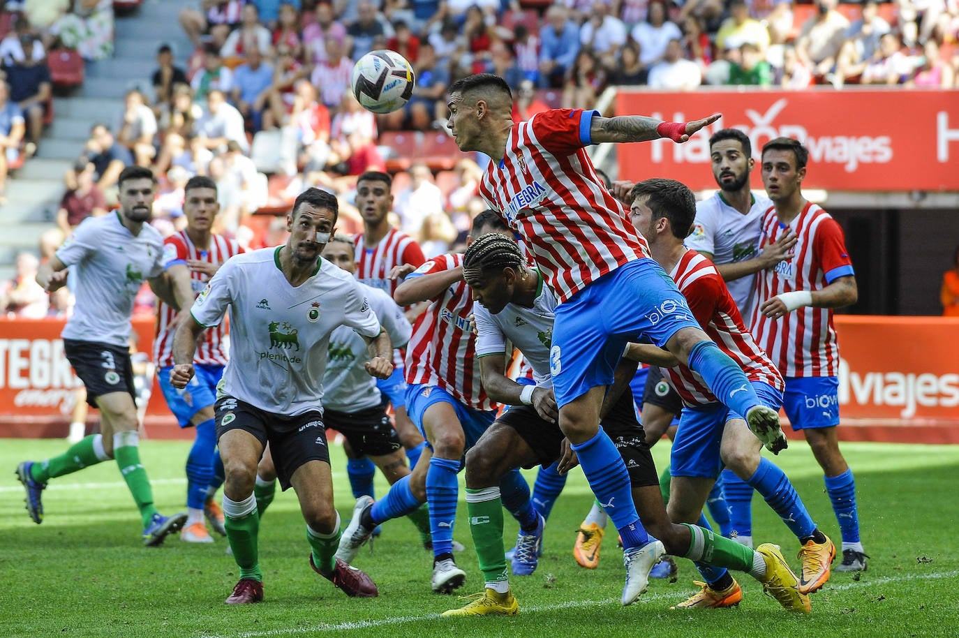 Fotos: Imágenes del partido Sporting-Racing en El Molinón