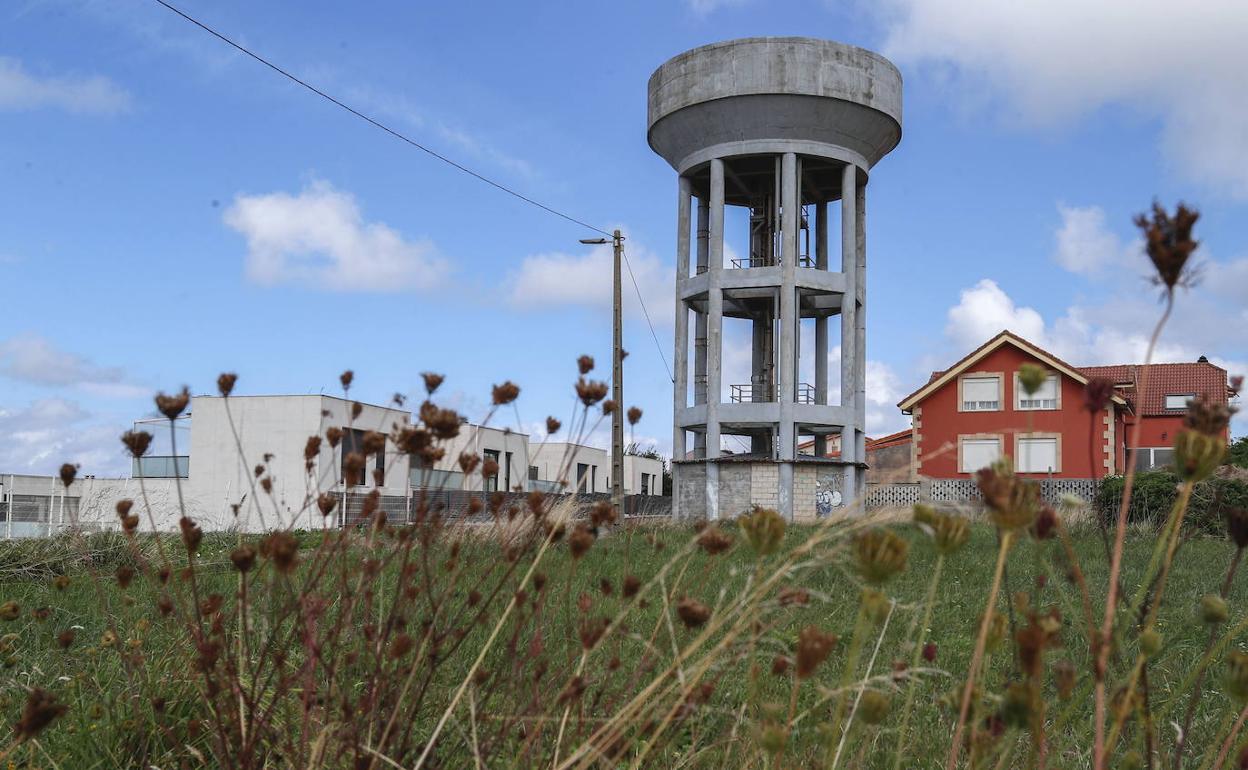 El PRC pide el estudio de usos alternativos a la demolición del depósito de agua de Cueto