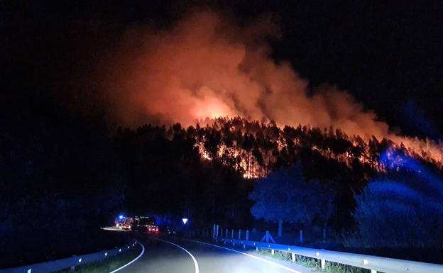 Imagen del incendio forestal de Herrerías.